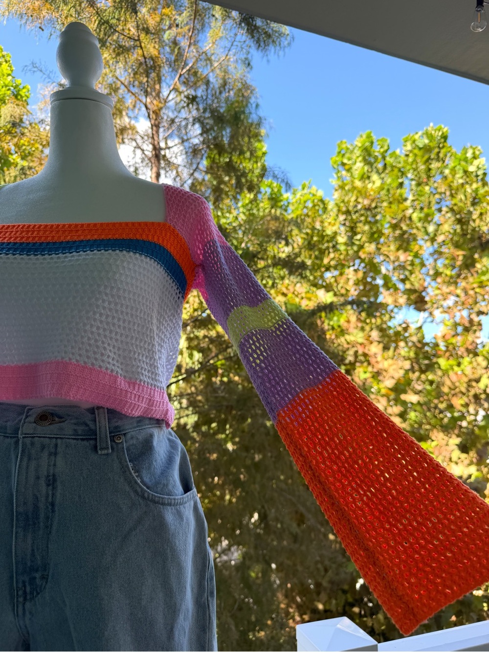 Cropped Multi-Color Knit Sweater - Picture 3 of 4